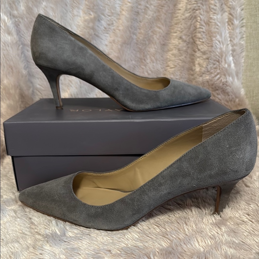 Ann Taylor Lightly Worn Elegant Gray Suede Women's Pumps Size 9